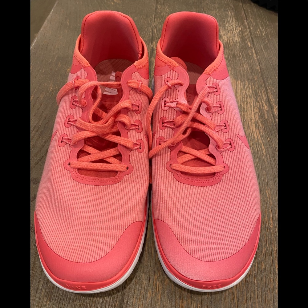 Nike running shoes. Sz 10. Coral NWOT